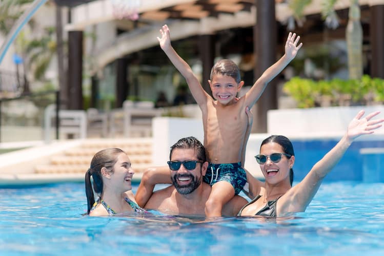 Image - Menores se hospedan GRATIS The Reef Playacar