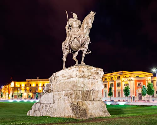 Beeld - Stedentrip Tirana