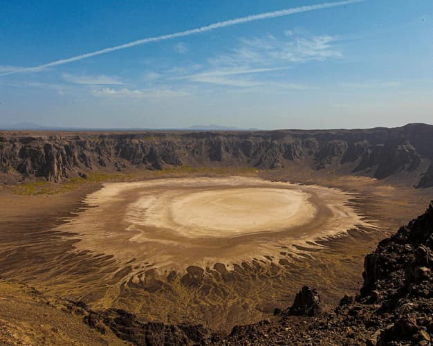 Image - Adventure of exploring the crater of Al Wahba volcano
