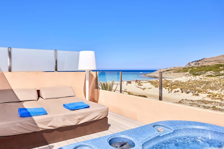 Image - Cala Mesquida 2026: Una semana familiar de sol y diversión