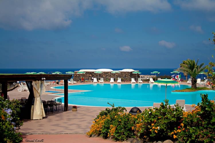 Image - Volo + Hotel B&b Pantelleria