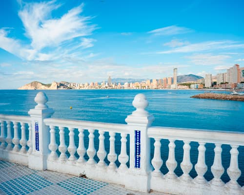 Beeld - Puente de Diciembre en Benidorm