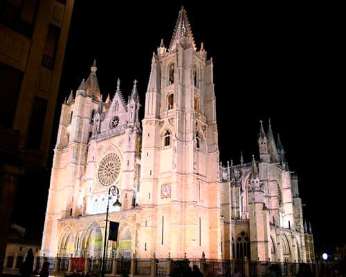 Imagen - Routing por España, desde Madrid para 7 noches visitando Valladolid, León, Oviedo, Llanes, Santander y Burgos.