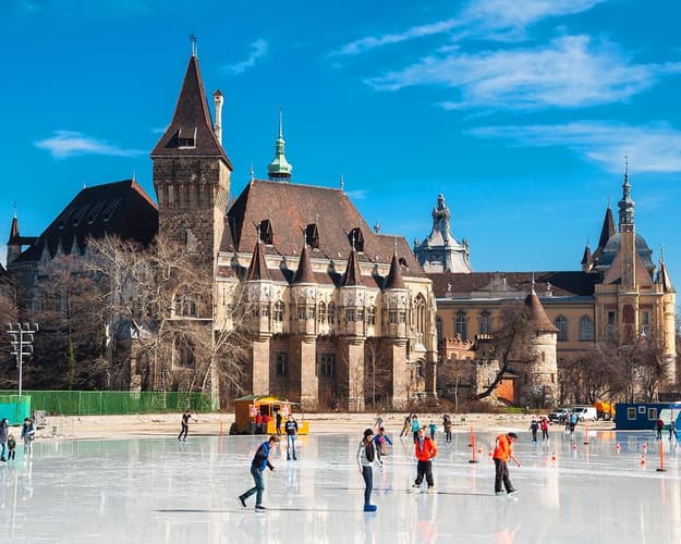 Imagem -  Mercadillos Navideños en Praga y Budapest