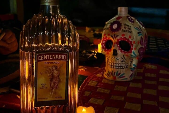 تصویر - Noche de Muertos Live: Eat, Drink & Float Through Tradition