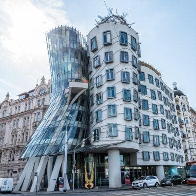 L'originale architettura della "casa danzante" - Prague