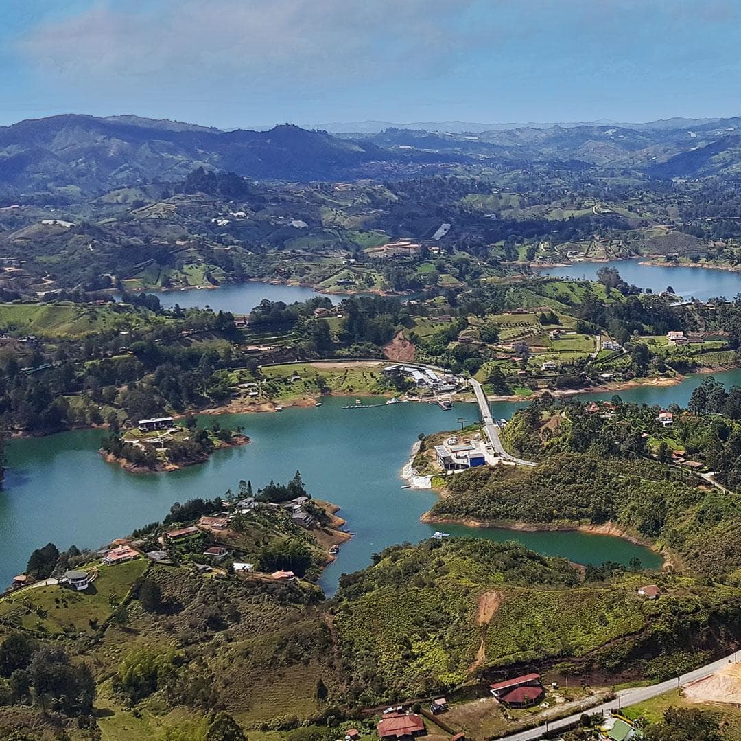 Día 2. Medellín- Día libre: Opcional a Guatpé y Piedra del Peñol - Medellín