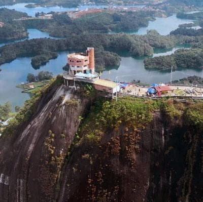 Dia 7. Excursão a Medellín, Guatapé e Peñol com sobrevoo de helicóptero  - Medellín