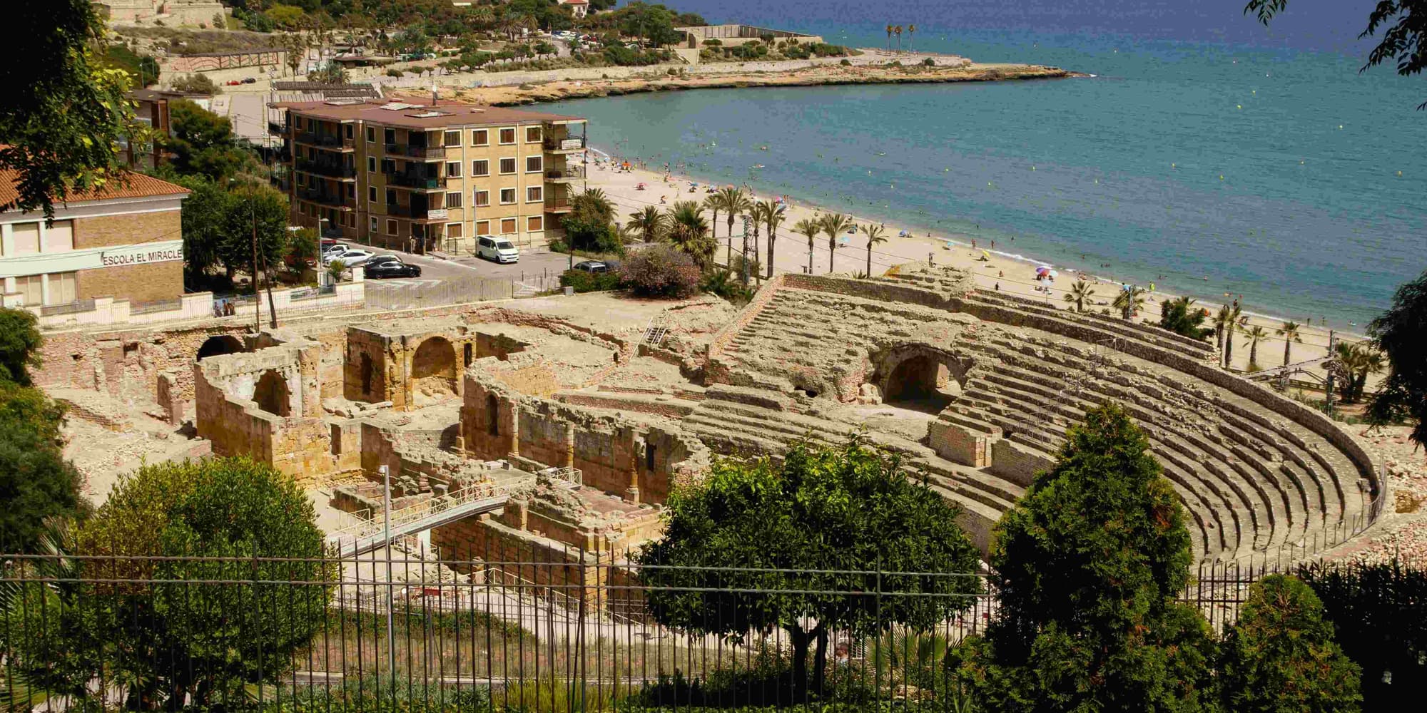 DAY 1: AMONG ROMAN RUINS, MODERNIST FLAVOURS AND SUNSETS ON THE COSTA DAURADA