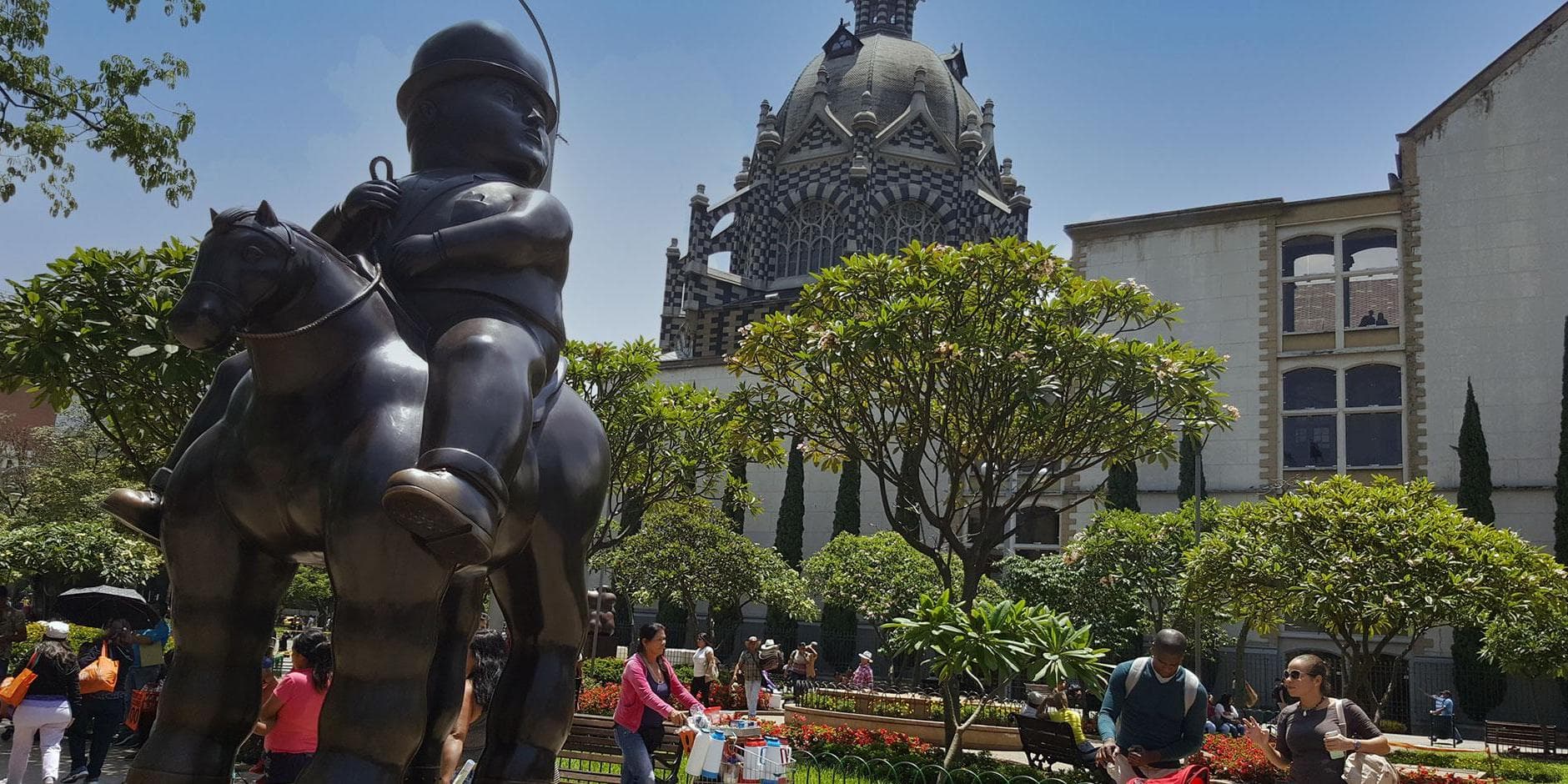 Dia 3. Bogotá e Medellín - Traslado de partida e traslado de chegada