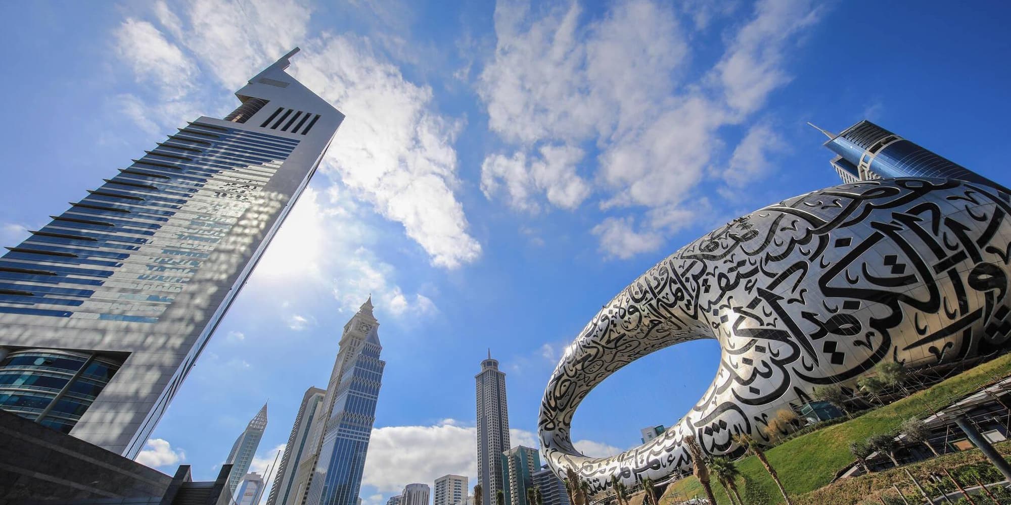 DAY 2: DUBAI - ABU DHABI (120 km) 