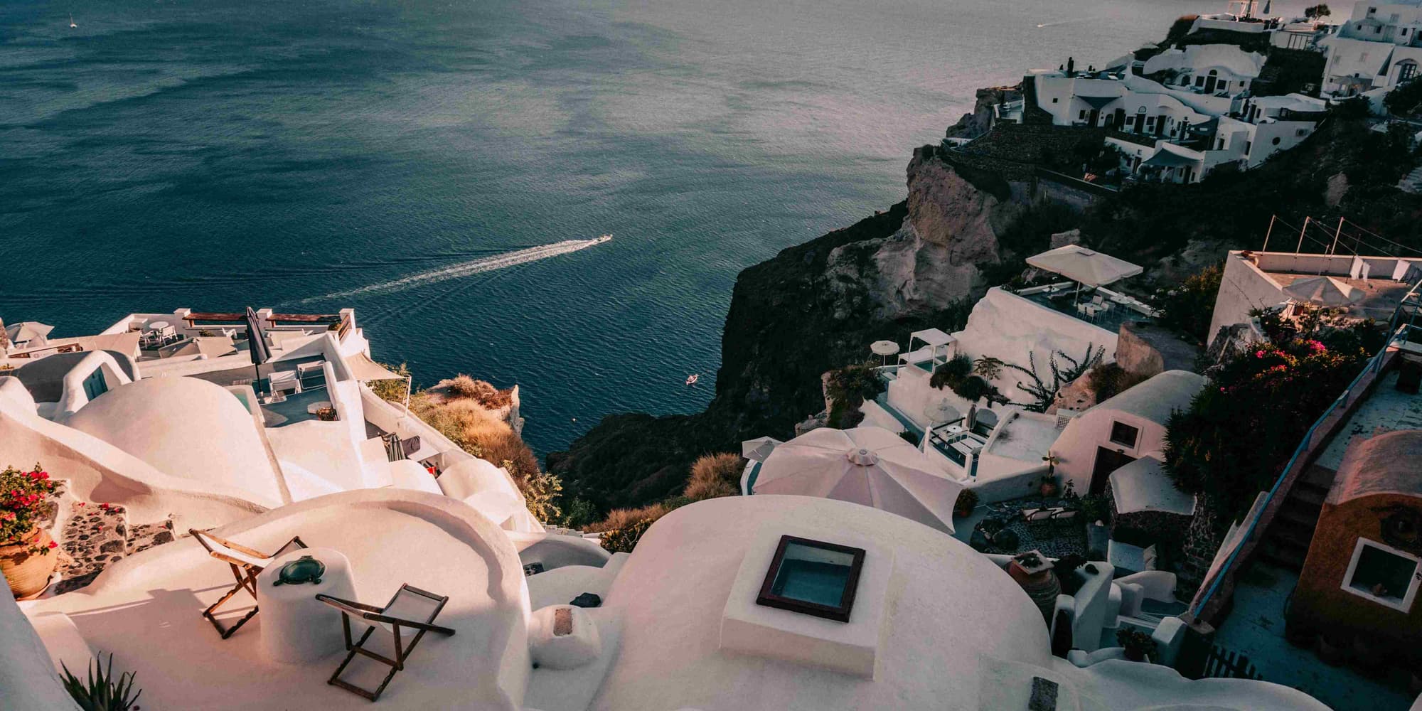 DAY 4: SANTORINI – ROMANCE AND UNDERWATER ADVENTURE