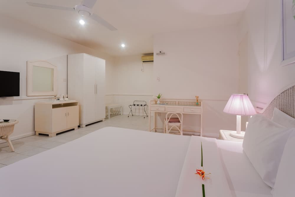 Equator Village, Room