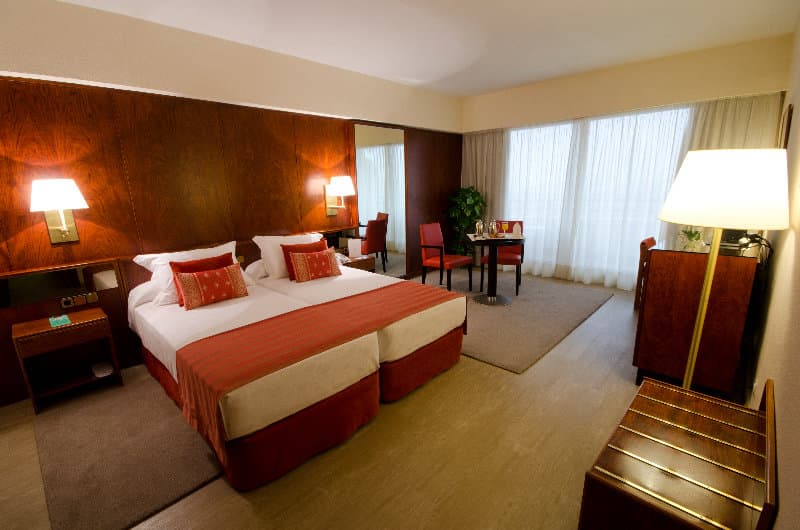 Royal Plaza, Room