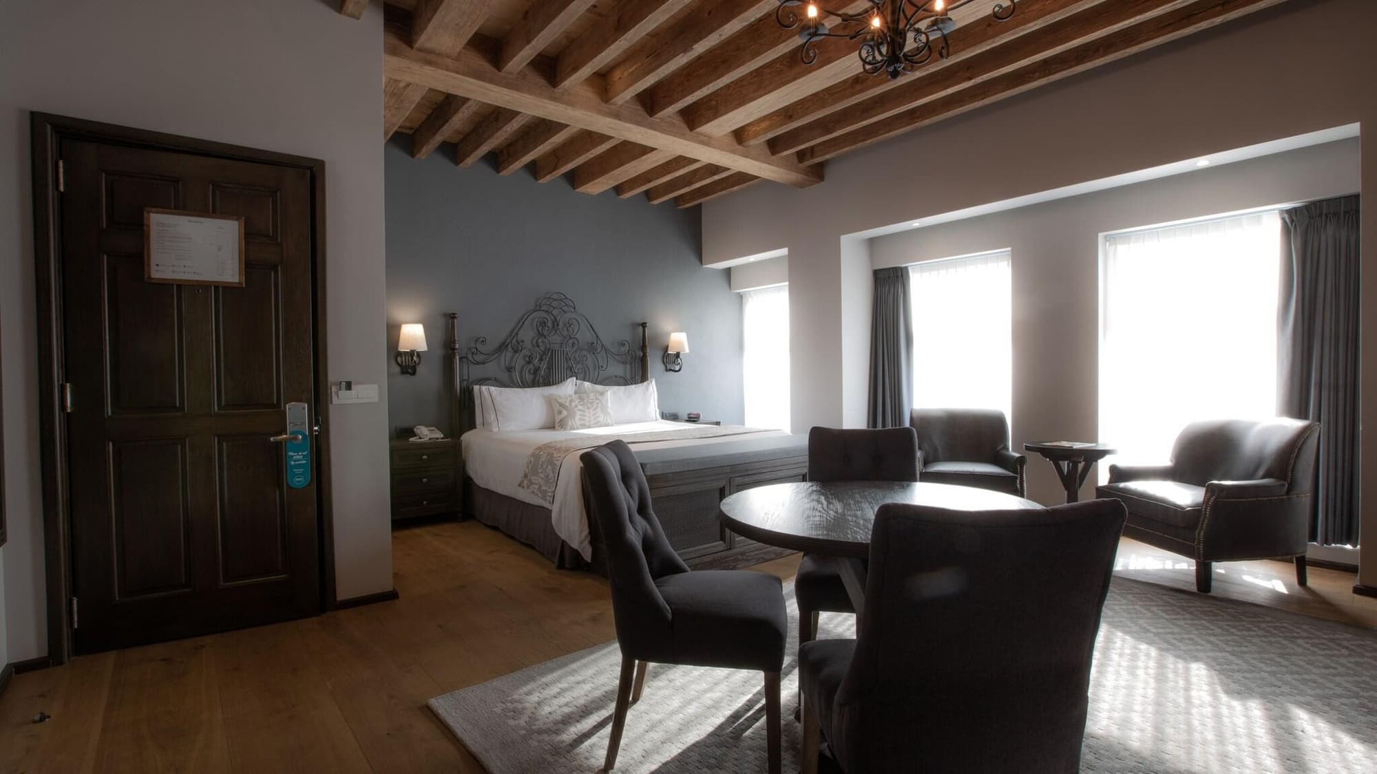 Zocalo Central, Food & Beverages Included, Room