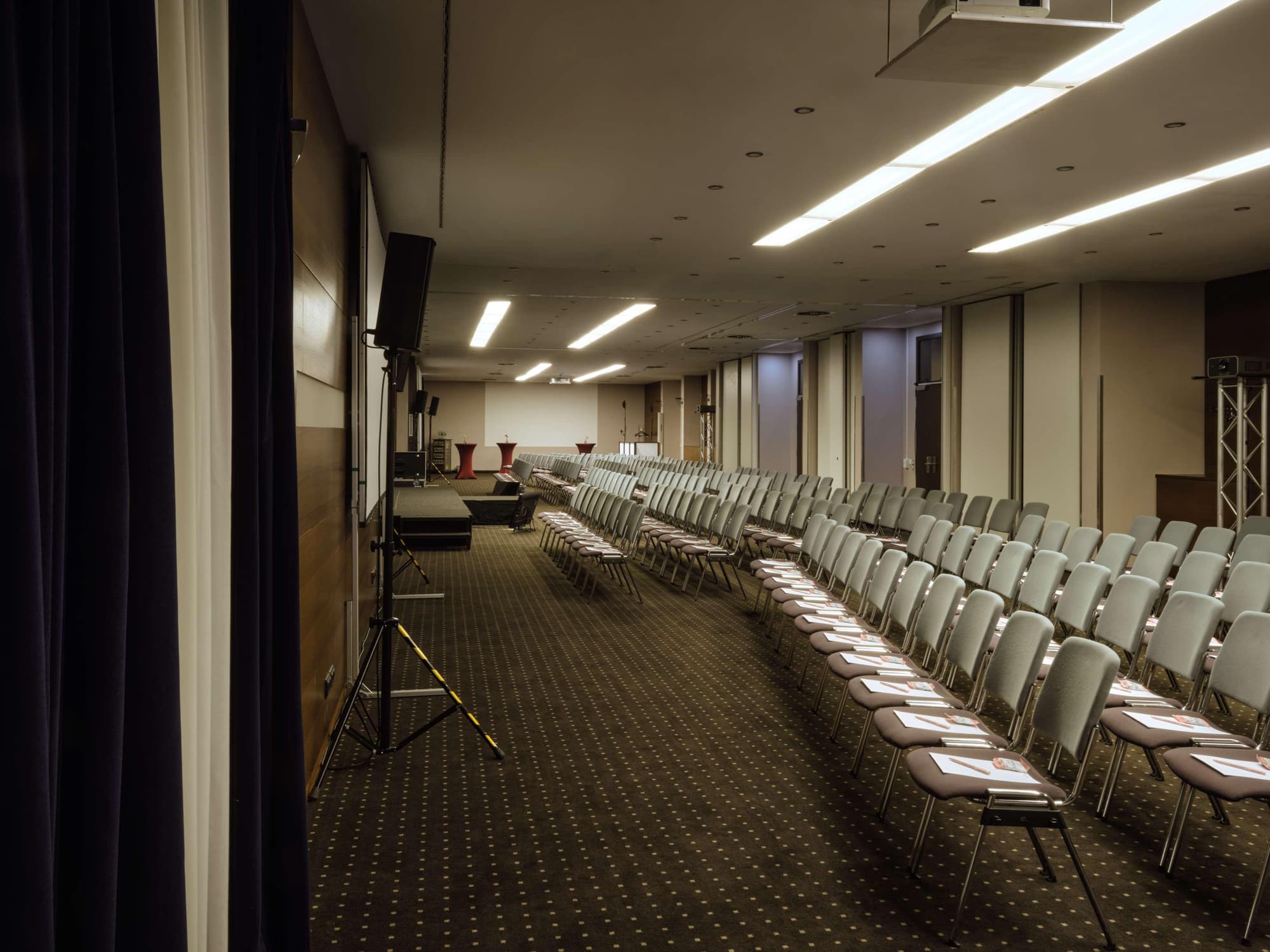 Metropolitan Hotel by Flemings, General view