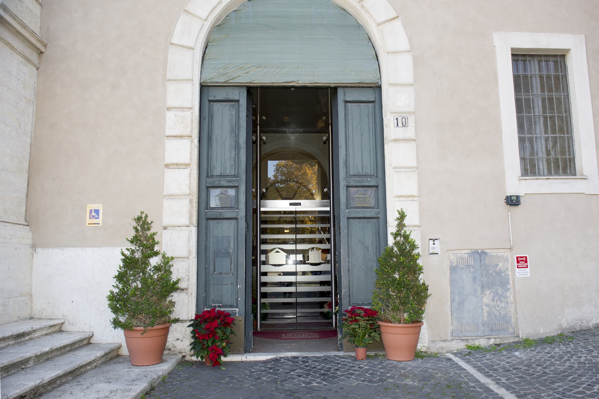 Domus Sessoriana, Lobby