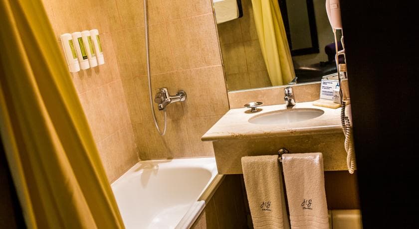 Howard Johnson Plaza By Wyndham Buenos Aires Flori, Room