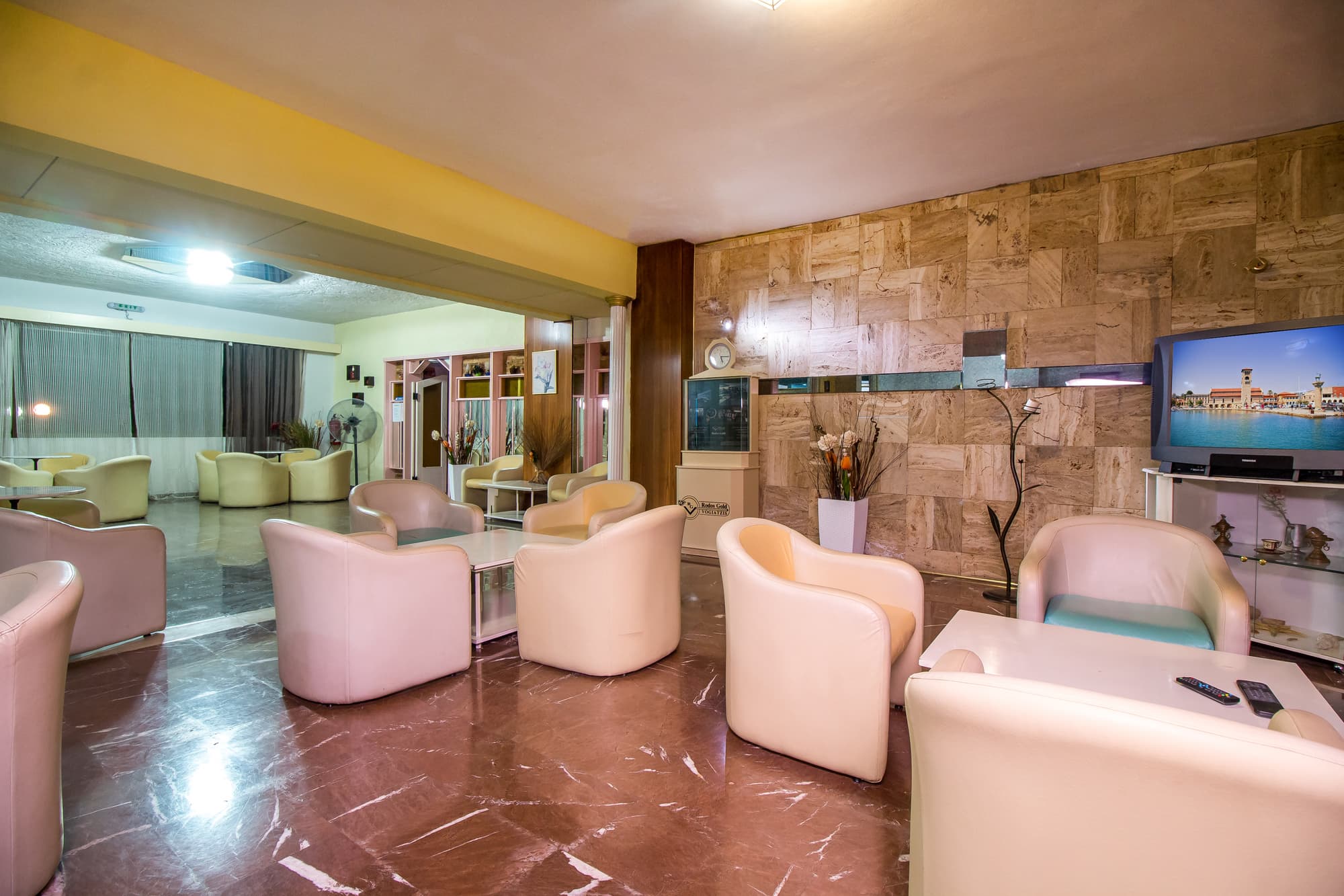 Achousa Hotel, Lobby