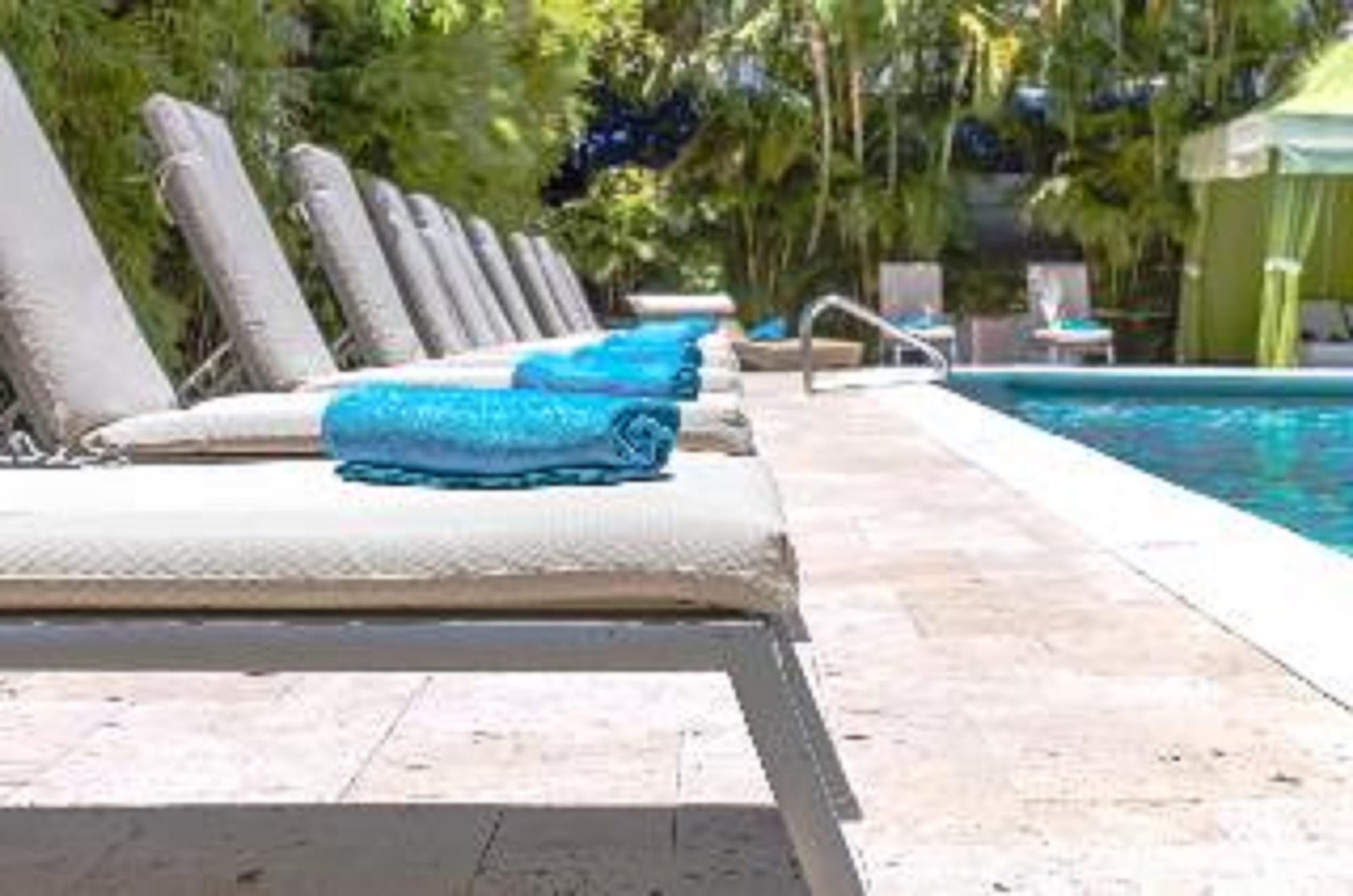 Dorchester Miami Beach Hotel & Suites, Pool