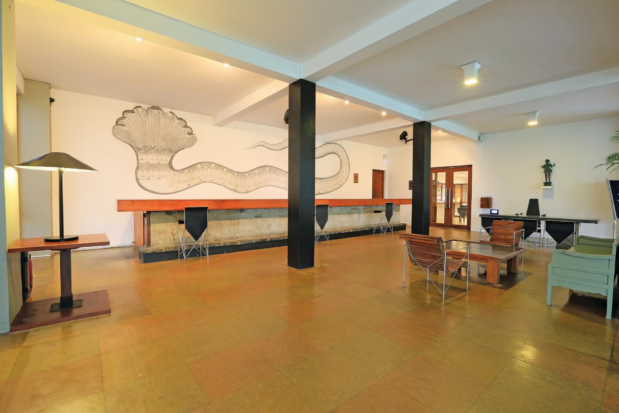 The Blue Water, Lobby