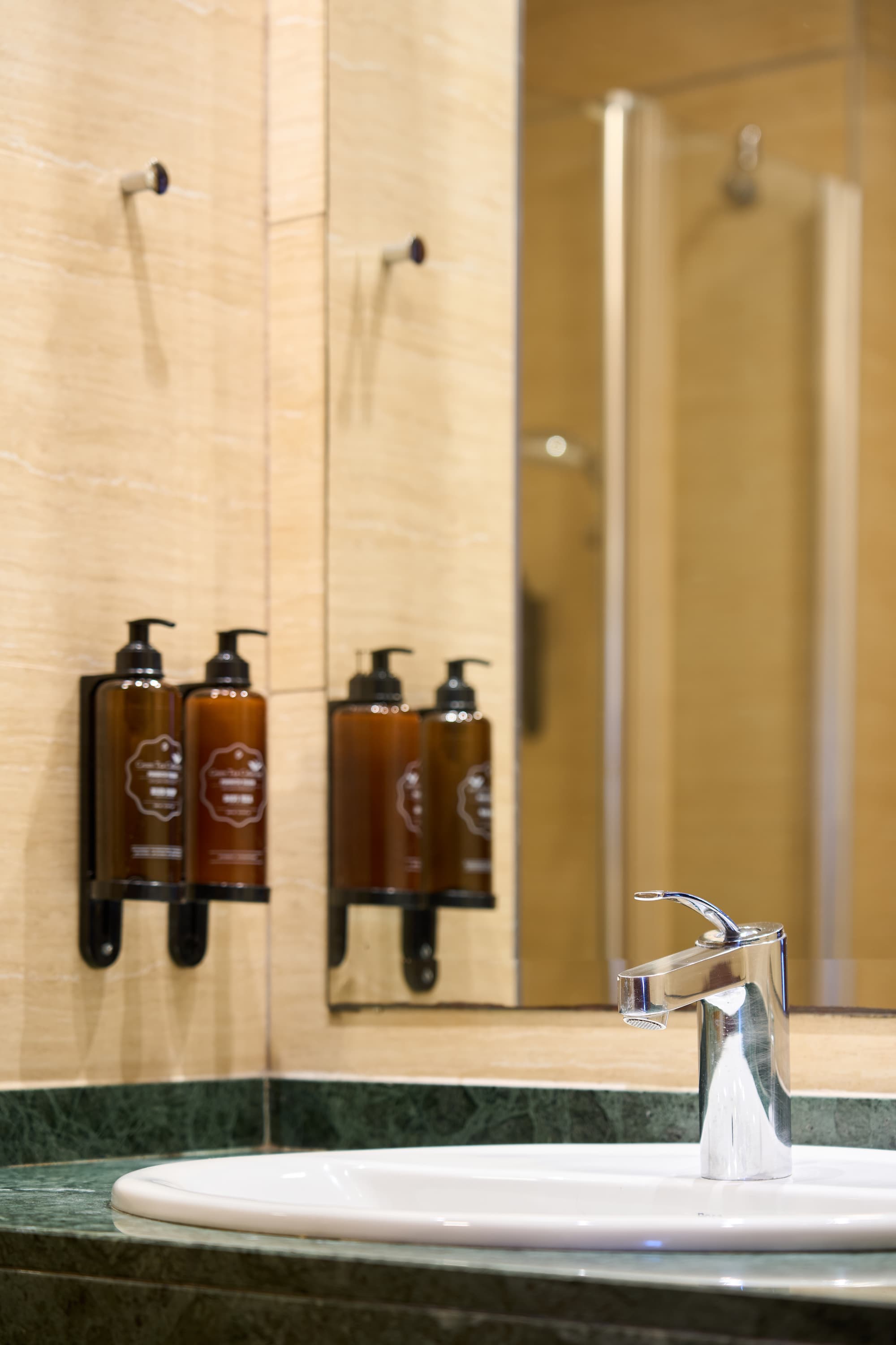 Senator Granada, Room