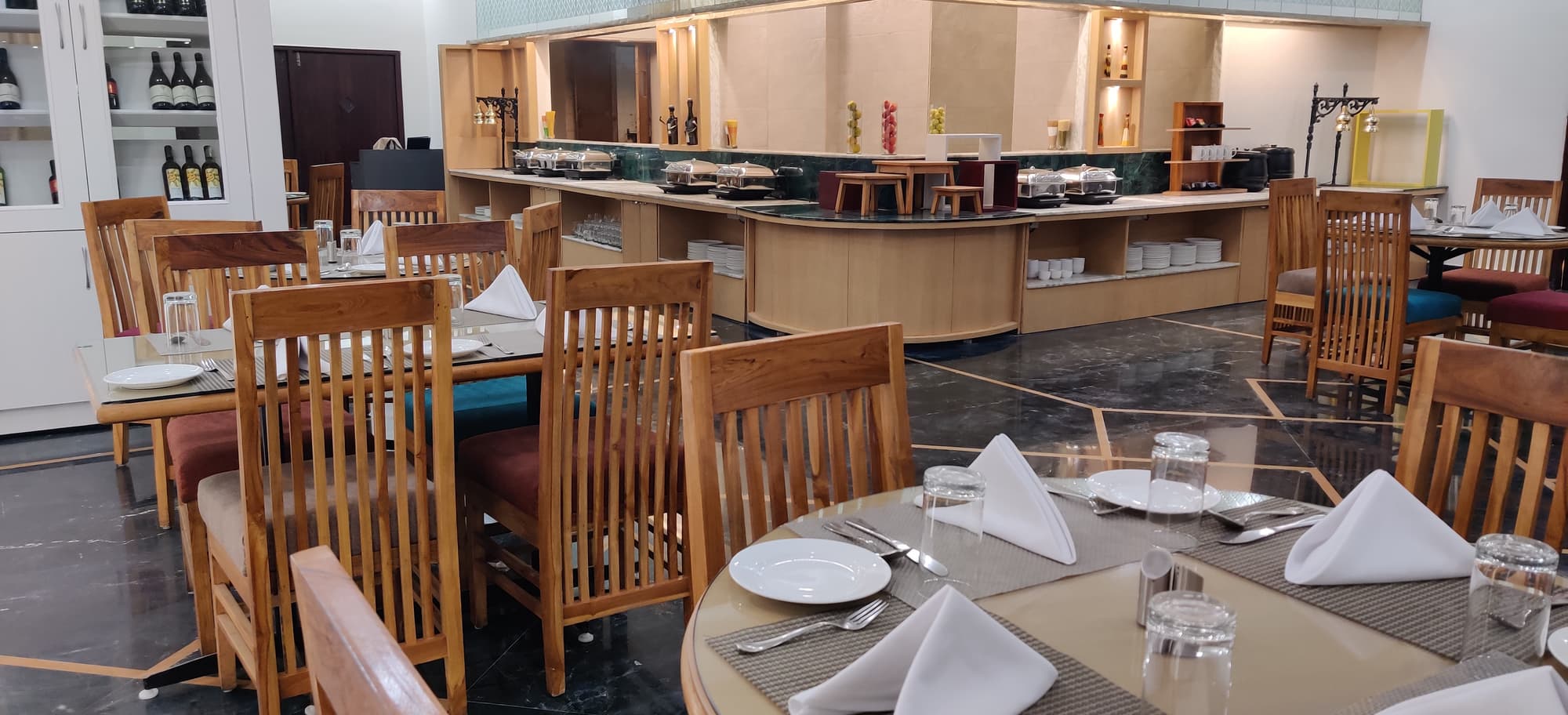 Radiant Globus Hotel, Restaurant