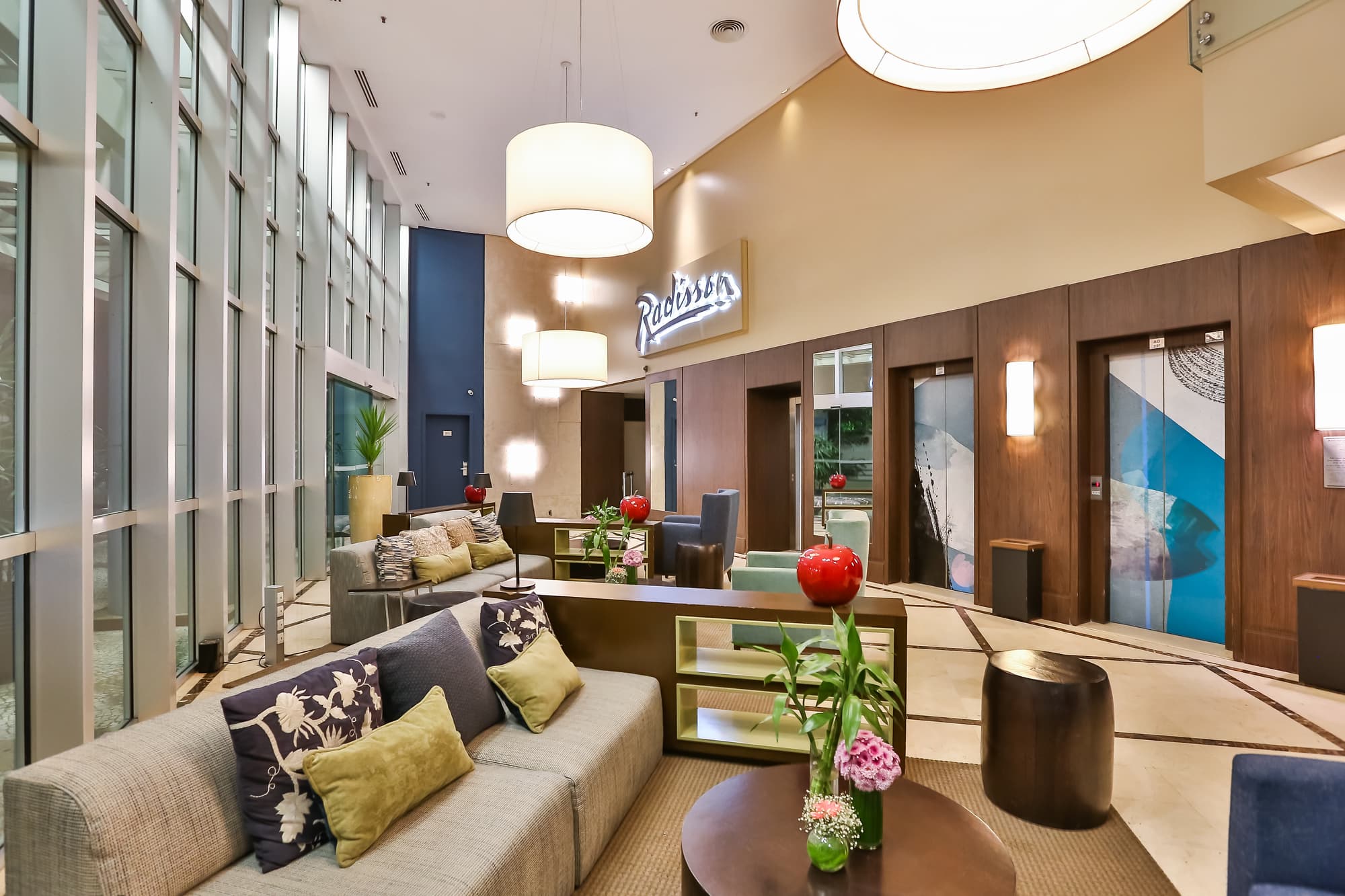 Radisson Vila Olimpia, Lobby