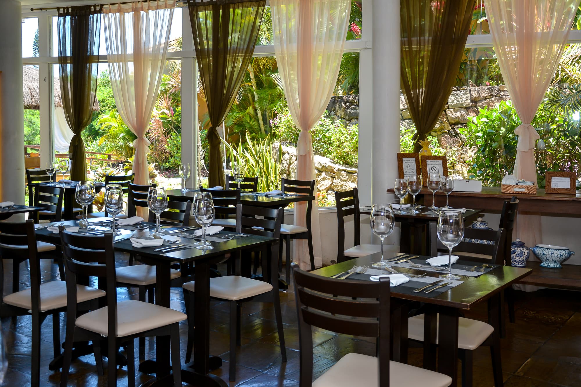 Bahiamarela Boutique, Restaurant