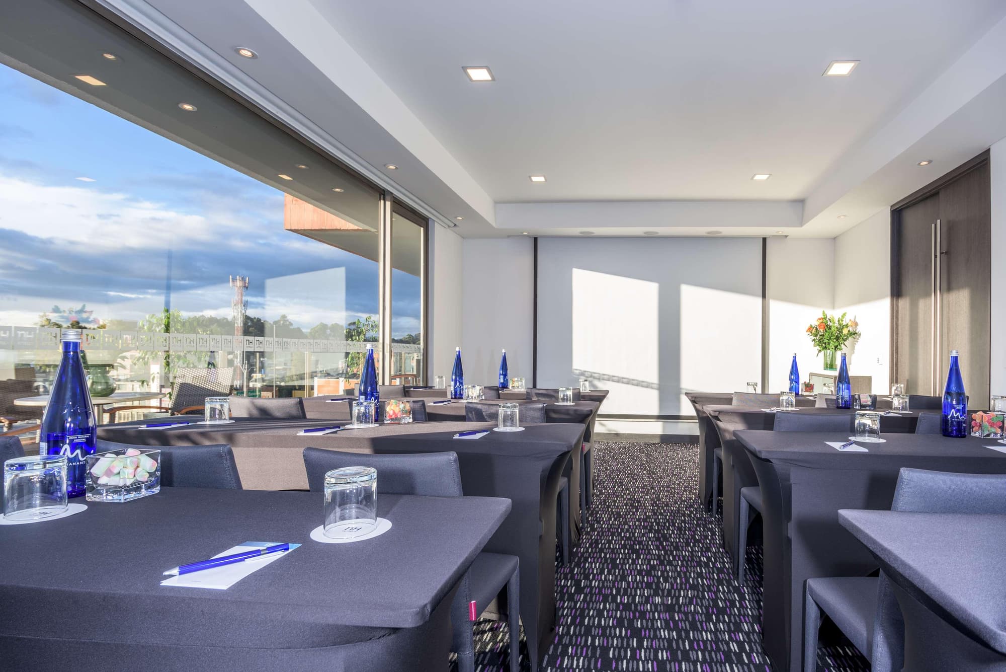 NH Bogotá Urban 26 Royal, Conferences