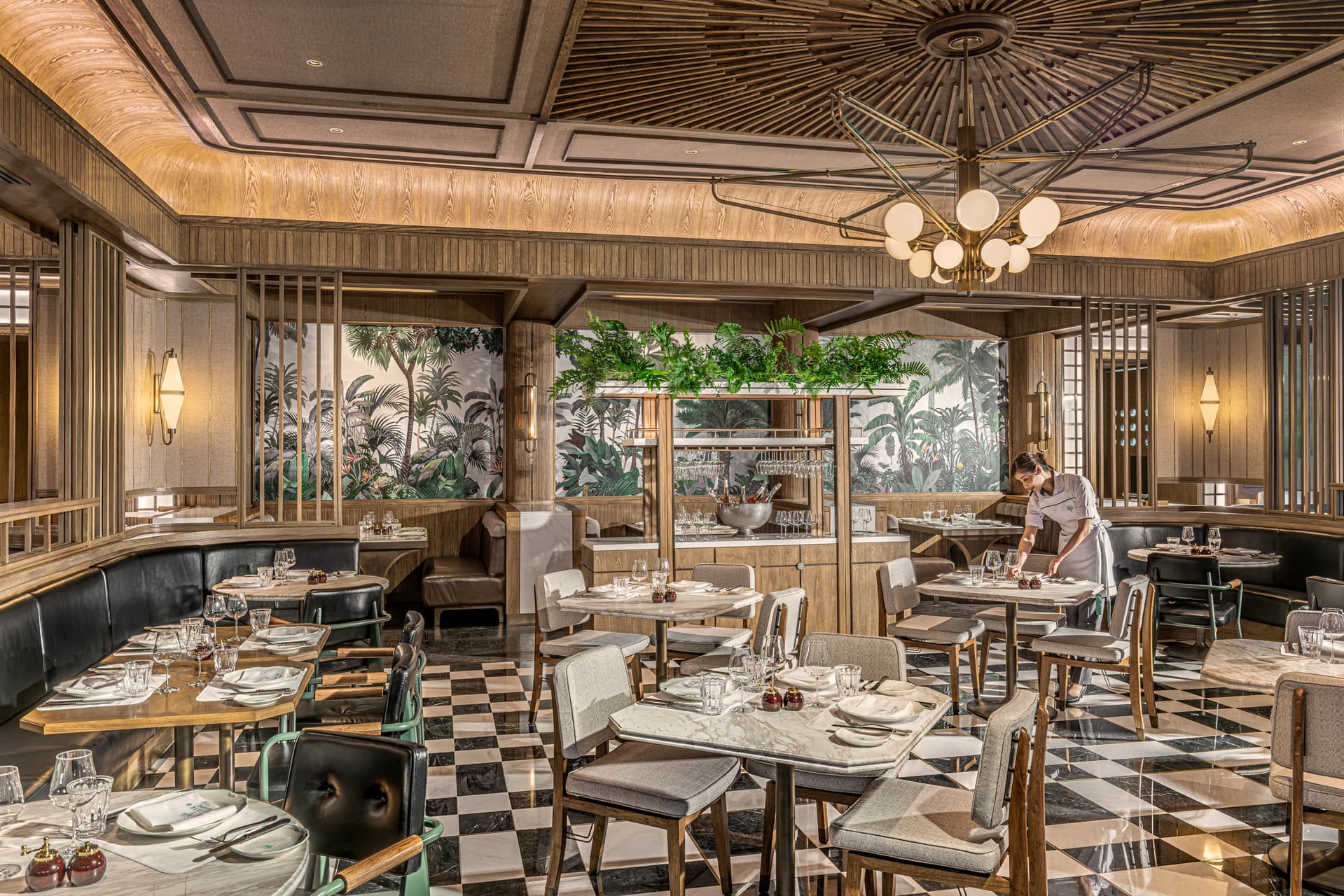 Four Seasons Hotel Bangkok at Chao Phraya River, Restaurant