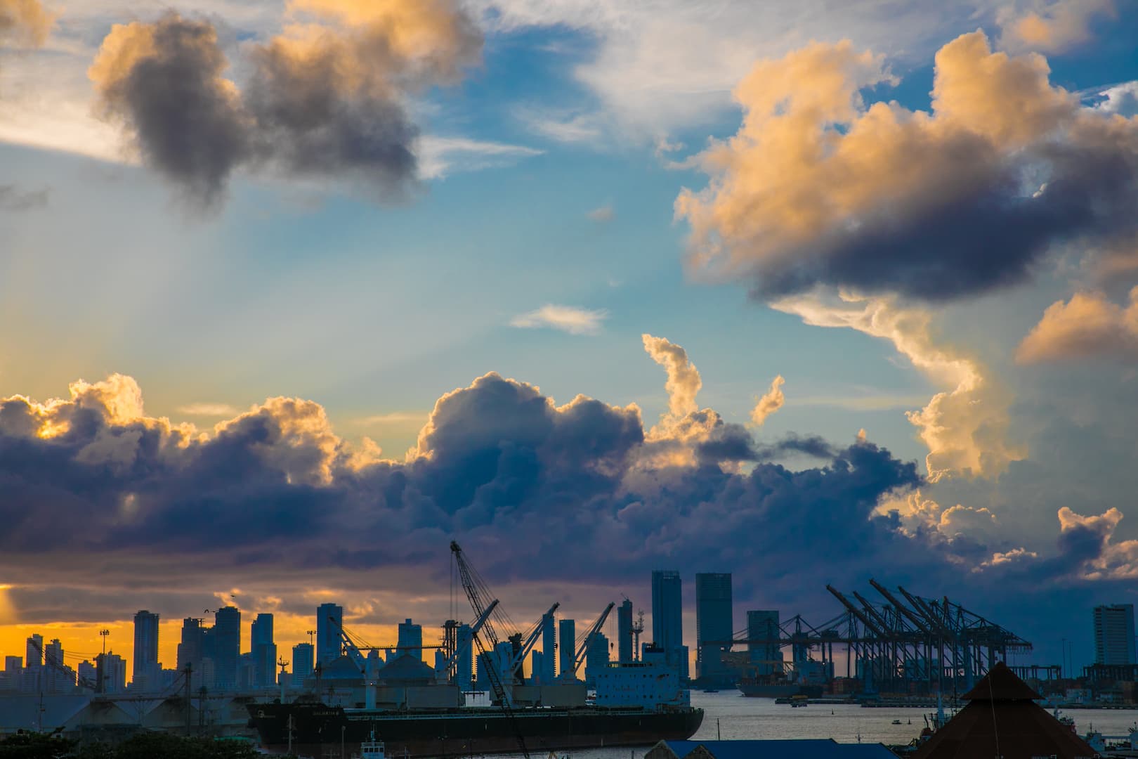 Avenida Buenos Aires, General view