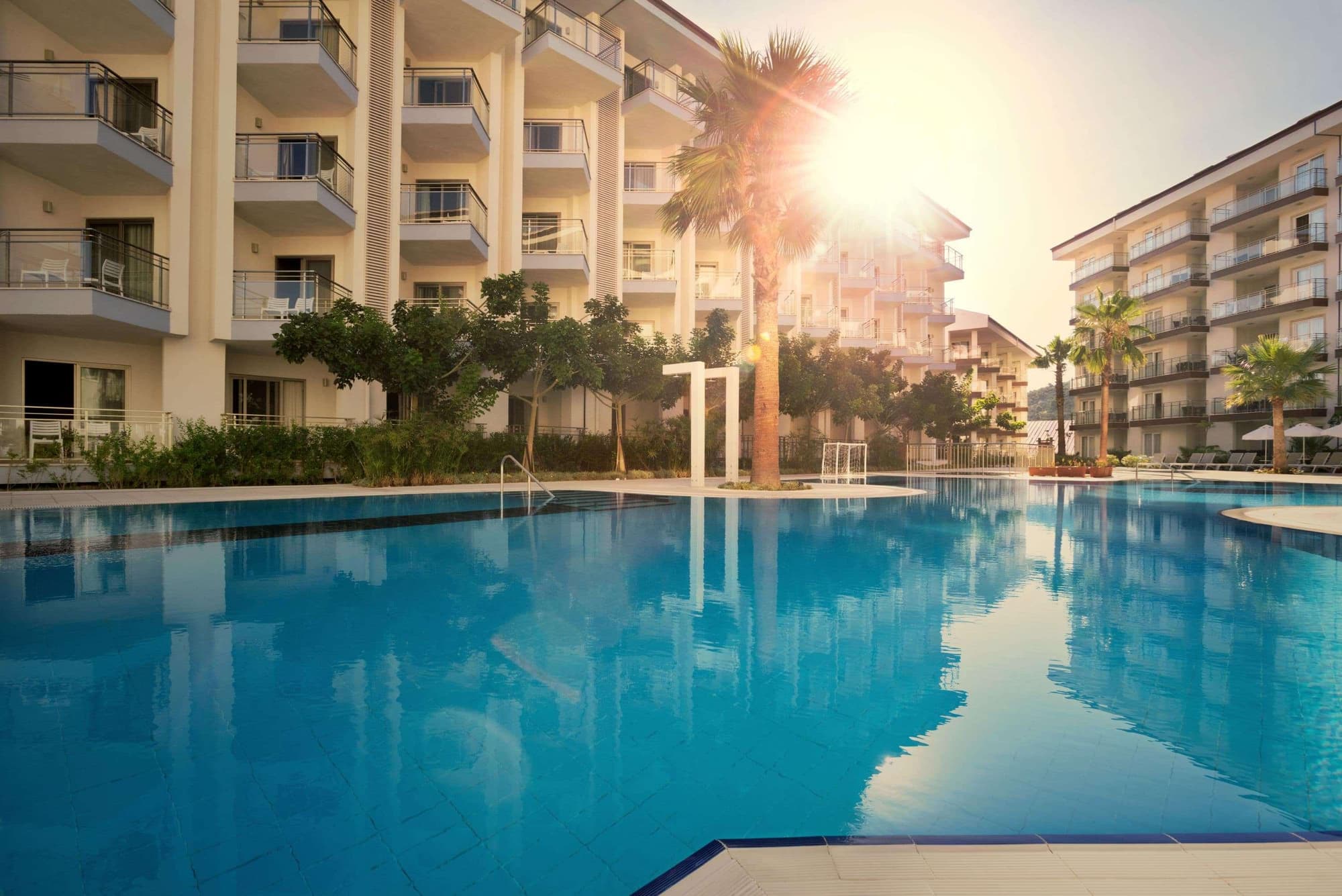 Ramada Hotel & Suites By Wyndham Kusadasi, Pool