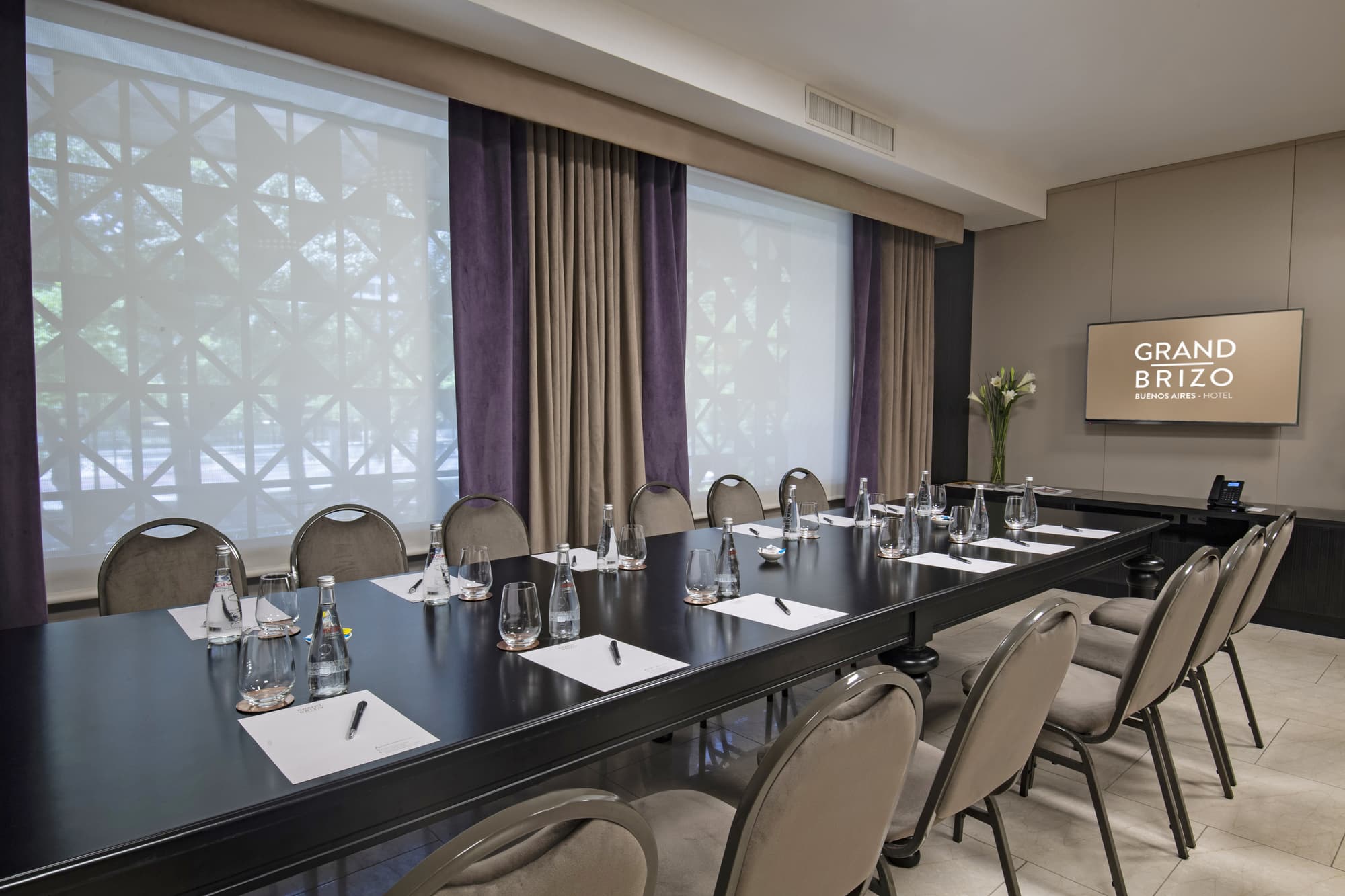 Grand Brizo, Conferences