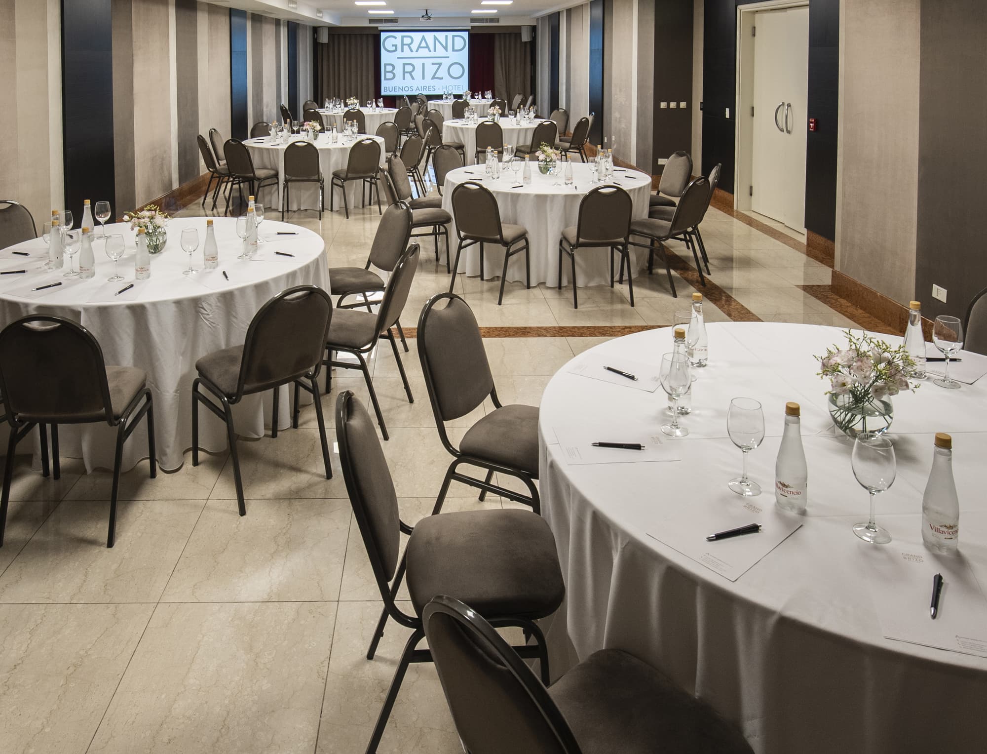 Grand Brizo, Conferences