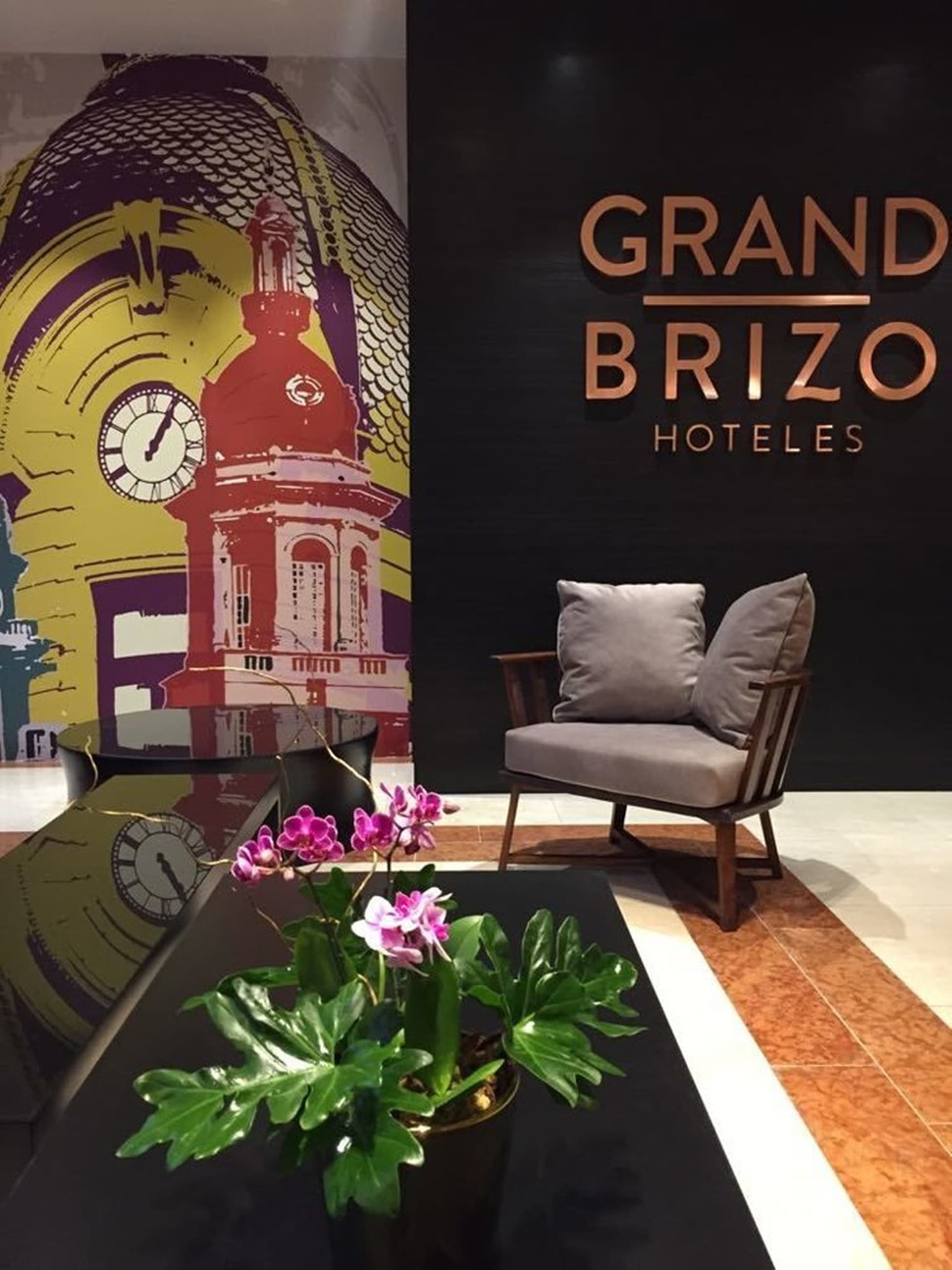 Grand Brizo, Lobby