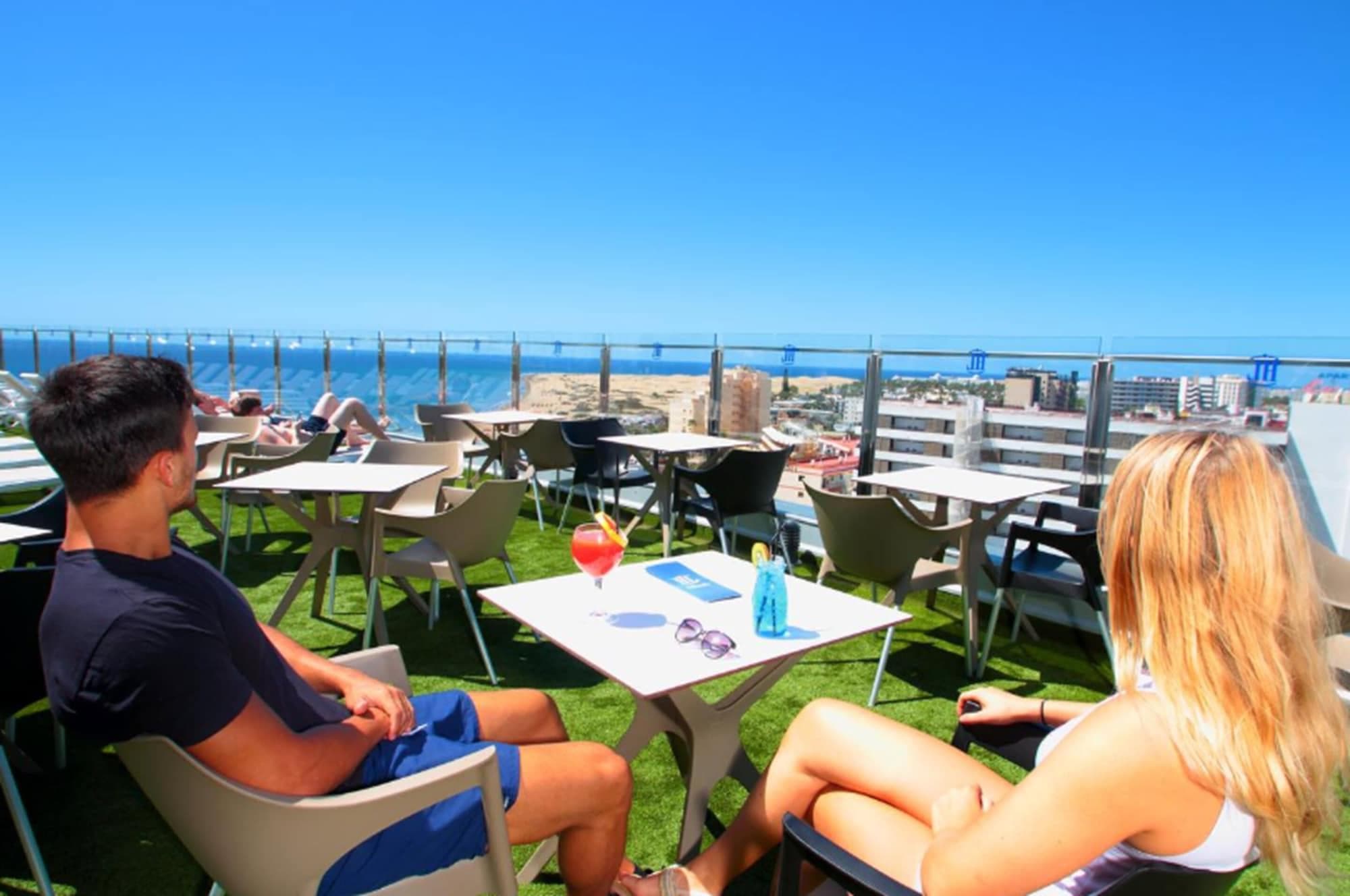 Hl Suite Nardos Adults Only, Bar