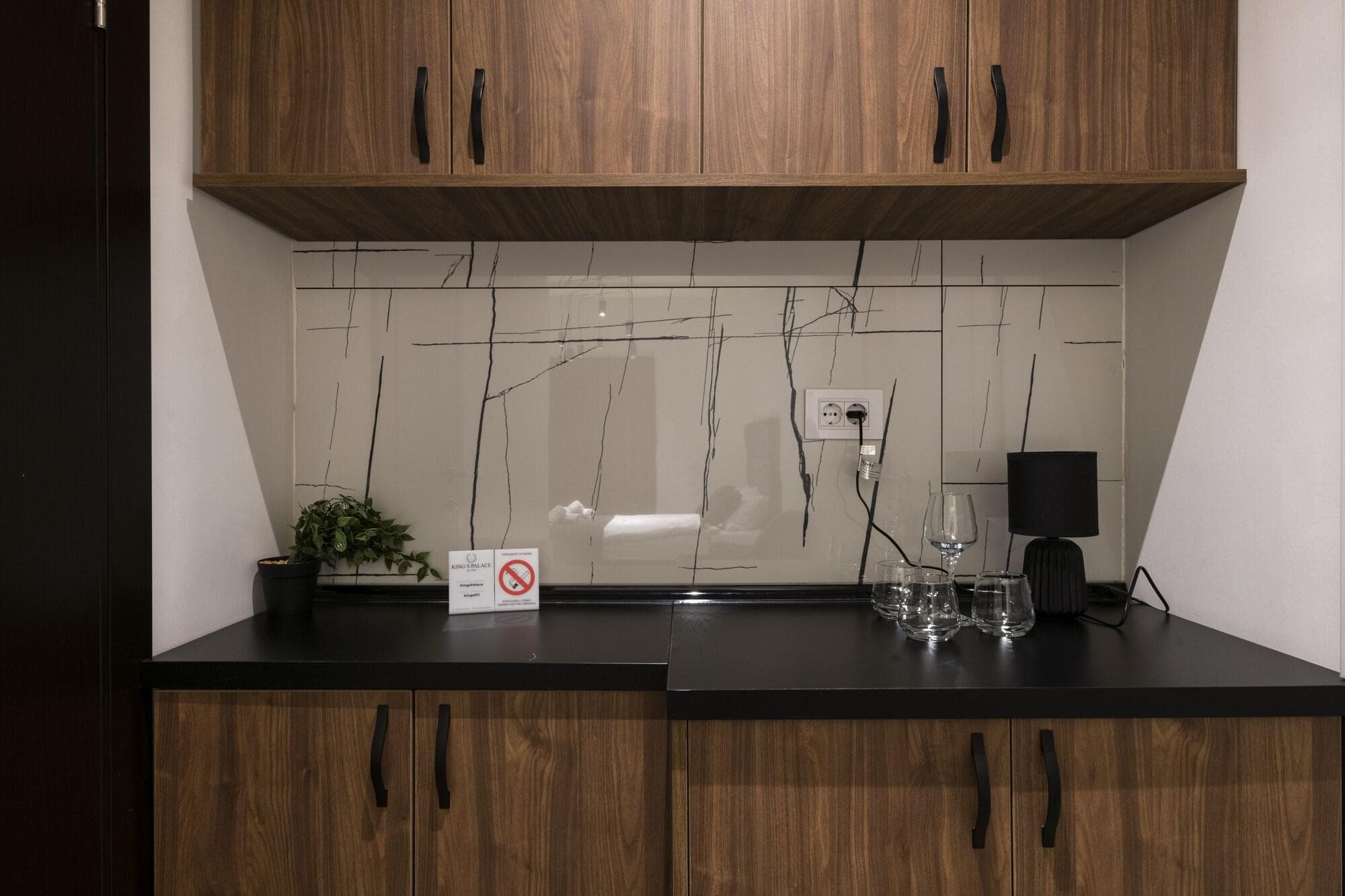 Kings Palace Suites, Room