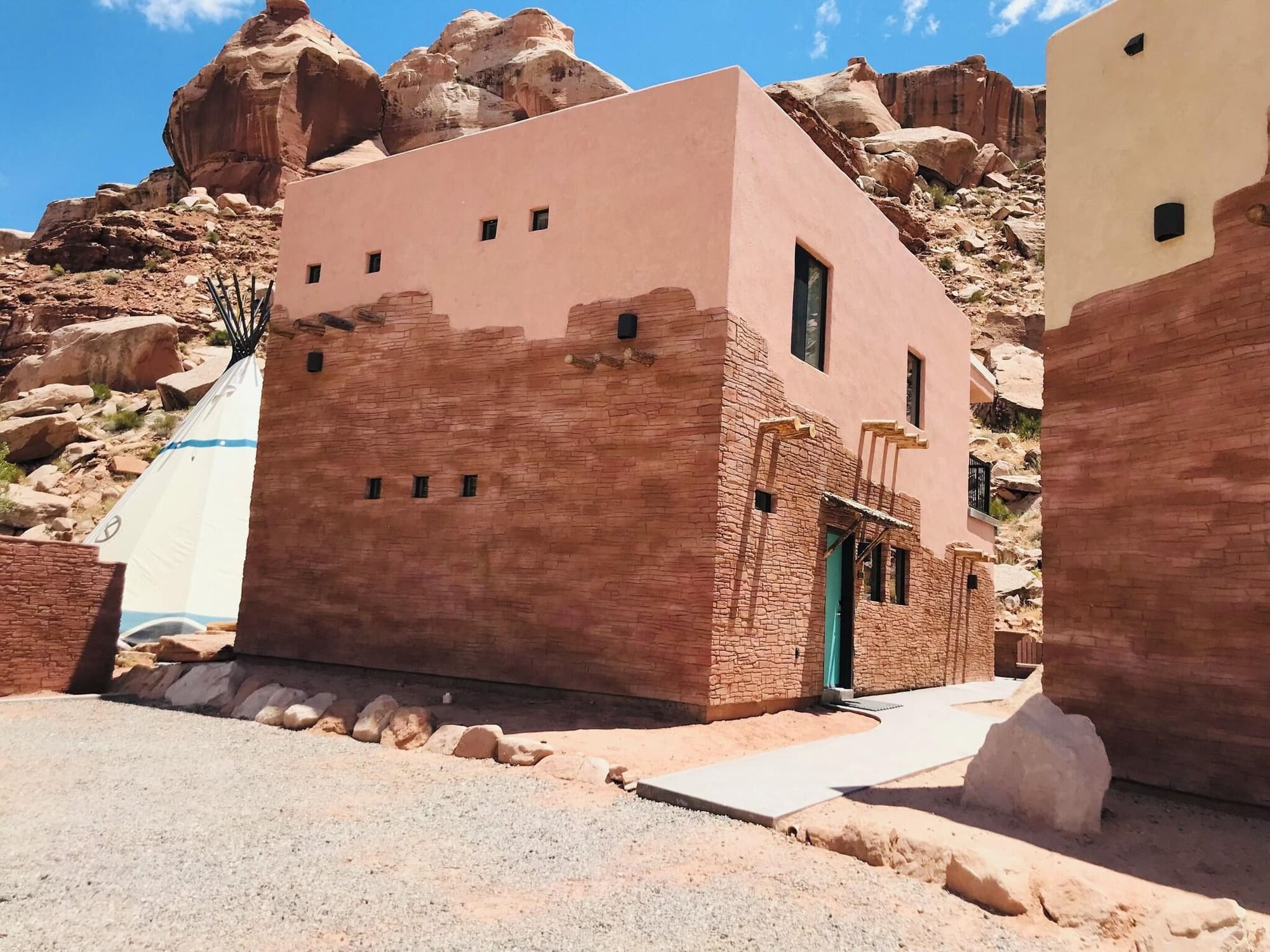 Bluff Dwellings Resort, General view