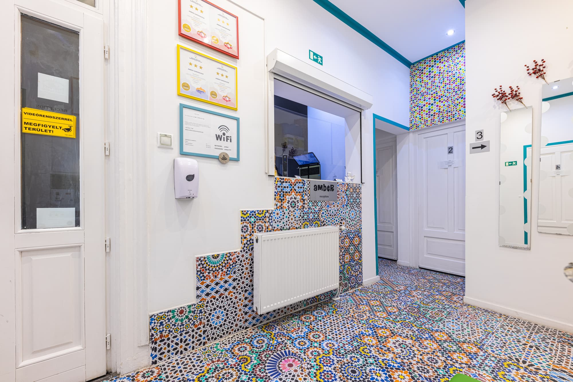 Amber Gardenview Studios, Lobby