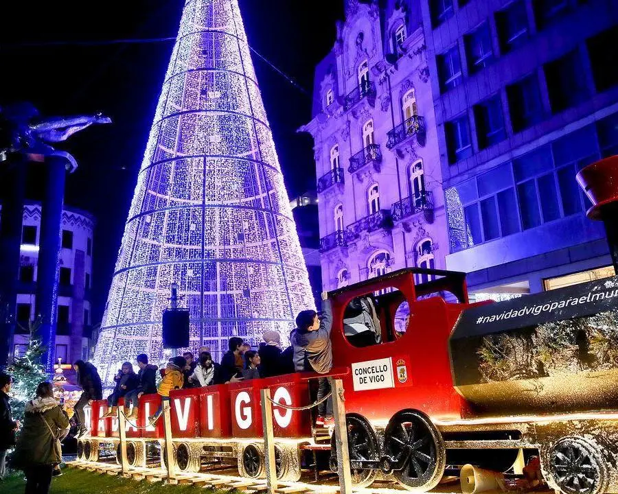 Vigo: Luces, Magia y Mercadillos Navideños desde €