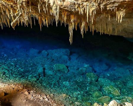 Gruta do Lago Azul