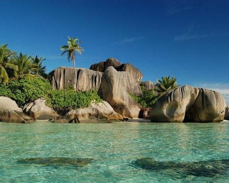 La Digue Independent Tour - Boat & Bike From Praslin - No lunch