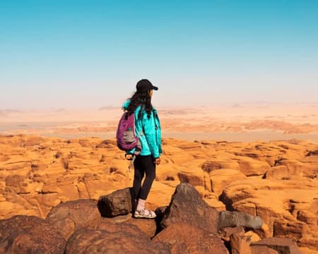 على قمة الحرة