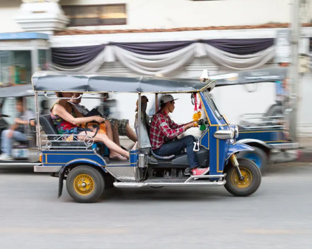 Half Day City Temple Tour by Tuk Tuk with Khao Soi Lunch