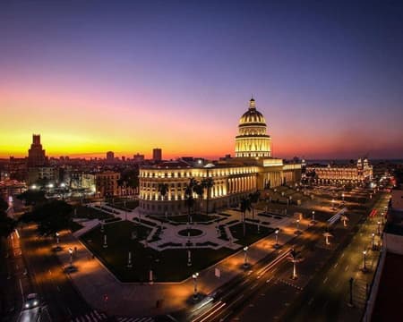 CITY TOUR NOCTURNO + CAÑONAZO CON CENA  “ANOCHECER EN MI HABANA” 