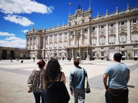 Explora el Palacio Real de Madrid y la ciudad a pie