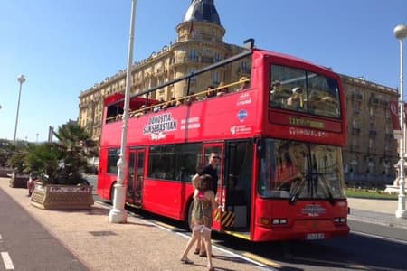 Hop-on-Hop-off-Stadtrundfahrt durch San Sebastian