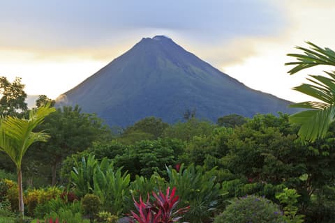 Volcanes, Naturaleza y Caribe. Conducción por cuenta propia