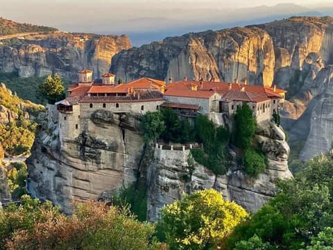 Athens & 4 days Classical Tour with Meteora & Santorini
